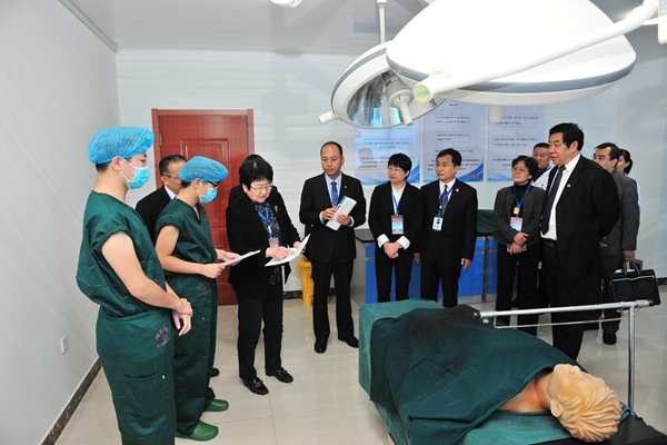 专家组现场观摩教学活动