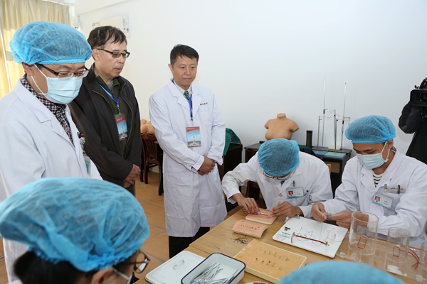 专家组现场观摩教学活动