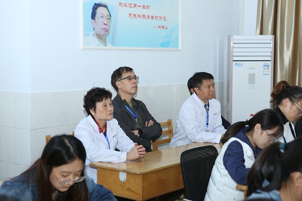 专家组现场听课