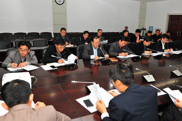 与会人员参与讨论 与会人员参与讨论