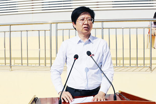 副校长、军训工作领导小组组长朱军作军训动员讲话