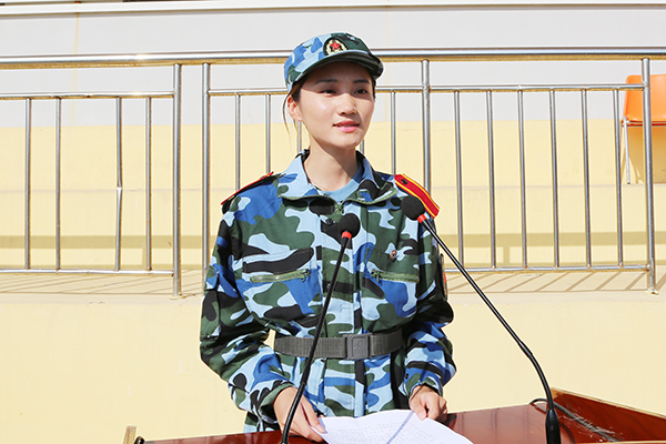 新生代表薛唯同学作表态发言