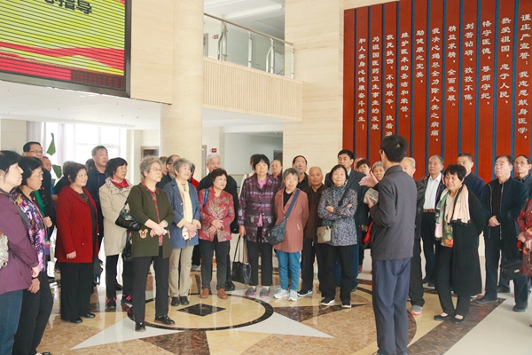 参观医学实验实训中心