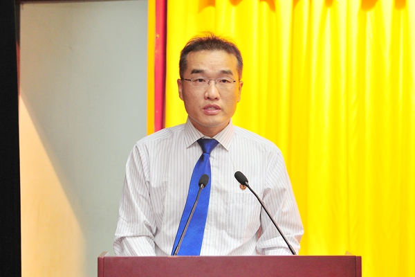 教师代表张宝刚教授发言