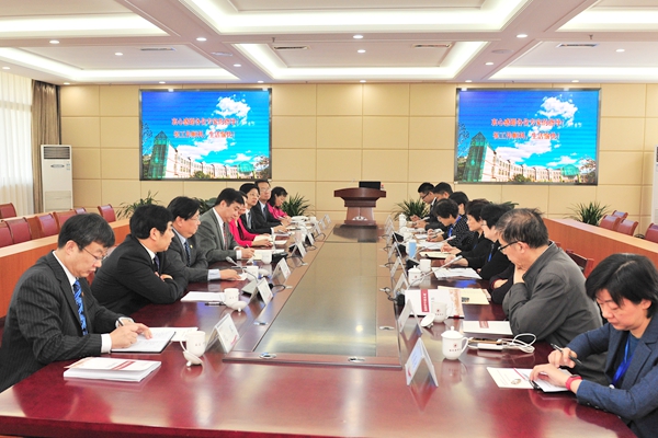 专家组与校领导座谈