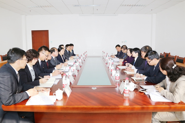 专家组与管理人员座谈