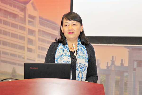 李春鸣教授作专题报告 李春鸣教授作专题报告