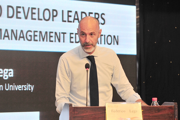 欧洲卫生管理学会主席Federico Lega作报告 欧洲卫生管理学会主席Federico Lega作报告