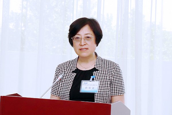 当选会长高志琴表态发言