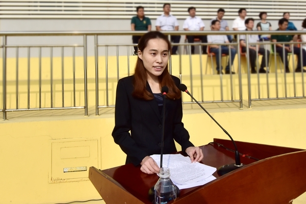 新生代表研究生韩岩同学发言